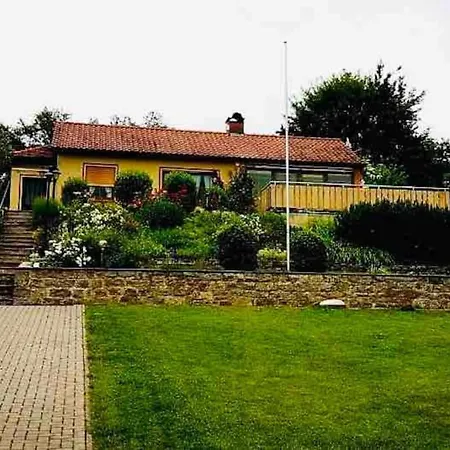 Freistehender In In Traumlage Mit Grossem Garten *