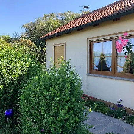 Freistehender In In Traumlage Mit Grossem Garten