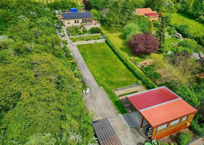 Freistehender In In Traumlage Mit Grossem Garten *