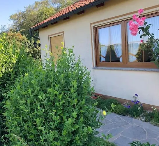 Freistehender In In Traumlage Mit Grossem Garten Lejlighed Marktbreit