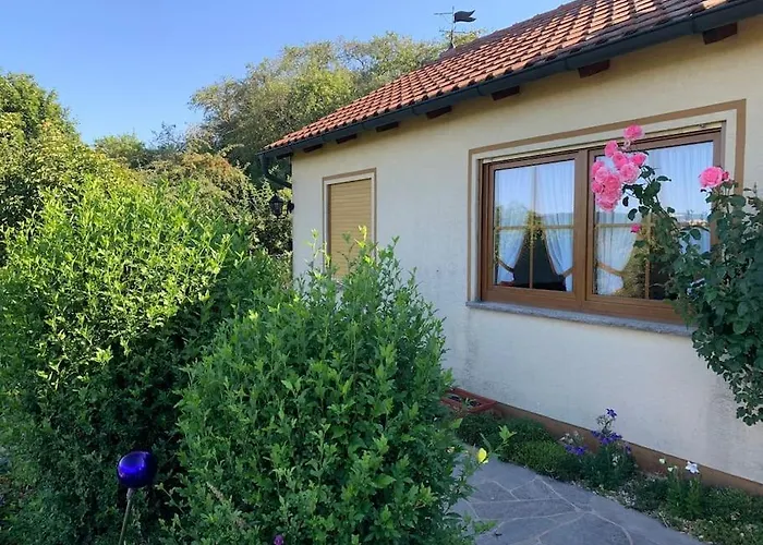 Freistehender In In Traumlage Mit Grossem Garten