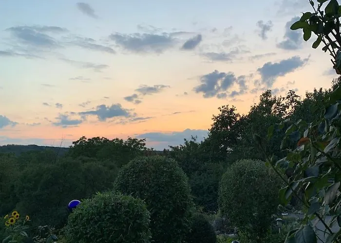 Freistehender In In Traumlage Mit Grossem Garten