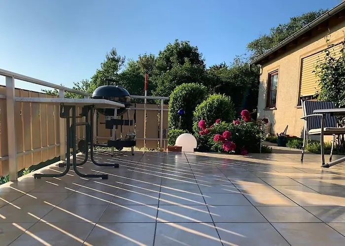 Freistehender In In Traumlage Mit Grossem Garten